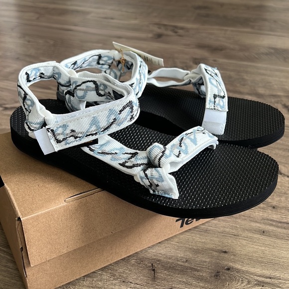 Teva Original Universal, US Womens 7, new in box - Picture 3 of 6